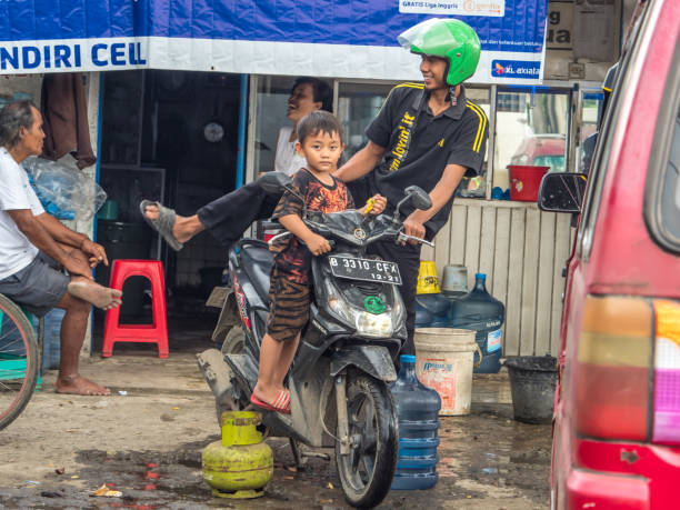 HUKUM KETENAGAKERJAAN & HUBUNGAN INDUSTRIAL DI INDONESIA