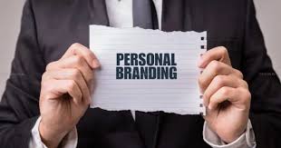 Pelatihan Personal Branding Profesional di Dunia Digital hadir sebagai solusi untuk menjawab tantangan tersebut. Program ini dirancang untuk membantu peserta menemukan nilai unik diri, menyusun strategi konten yang tepat sasaran, serta membangun jaringan profesional yang bermakna secara online.